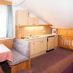 Pension Bergfried ゲストハウス